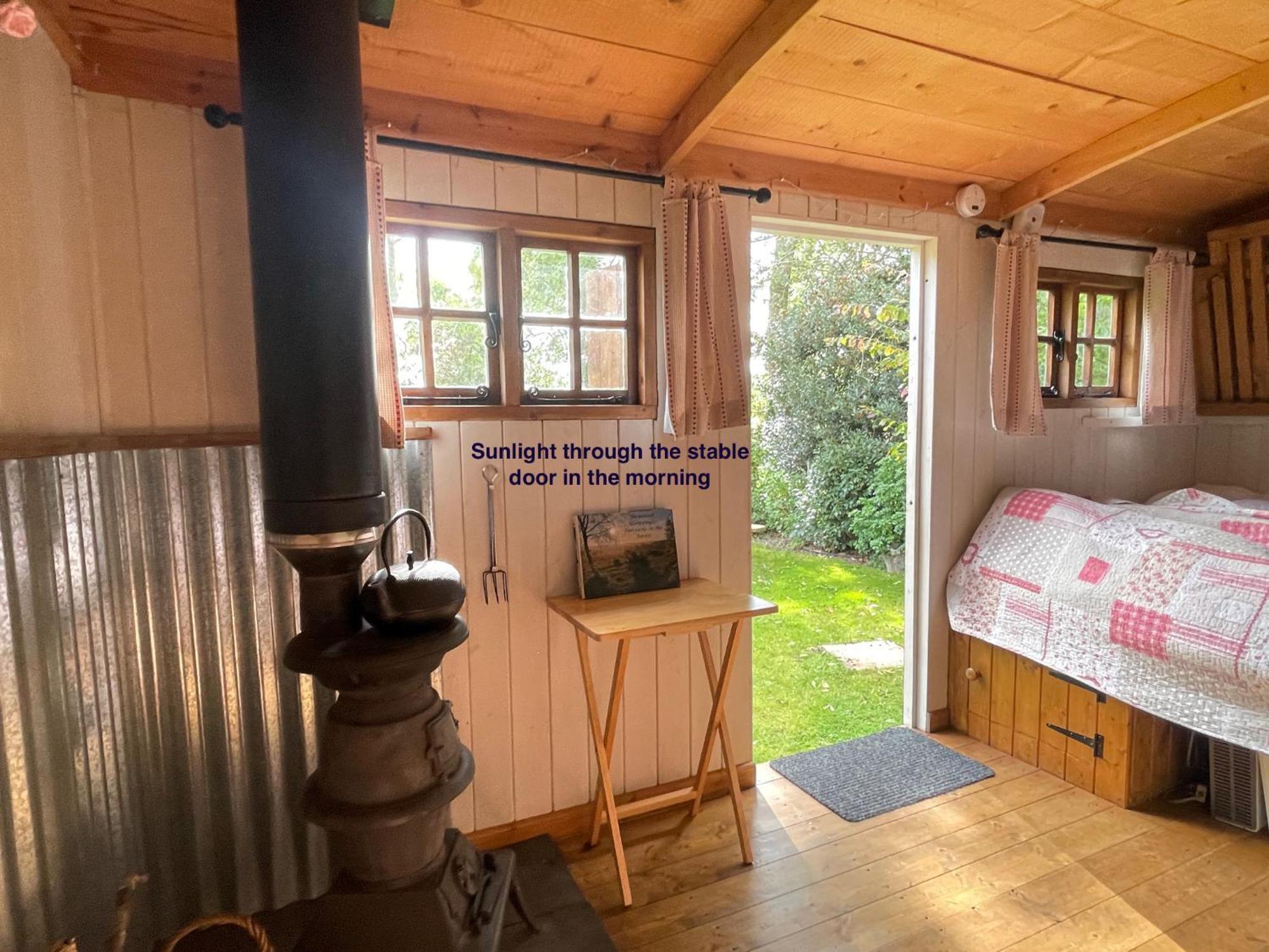リングウッド Fernwood Bed & Breakfast エクステリア 写真